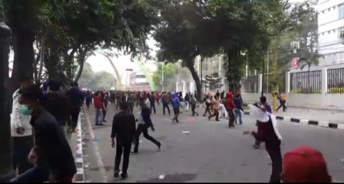 Aksi Pelajar Berakhir Anarkis, Polisi Tembakan Air dan Gas Air Mata