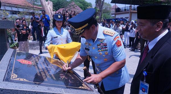 Panglima TNI Resmikan Monumen Pesawat AS-202 Bravo LM - 2017