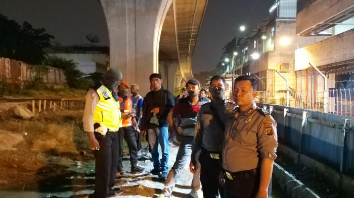 Seorang Pria Terseret "Benda Keras dan Panjang" Sampai 200 Meter 