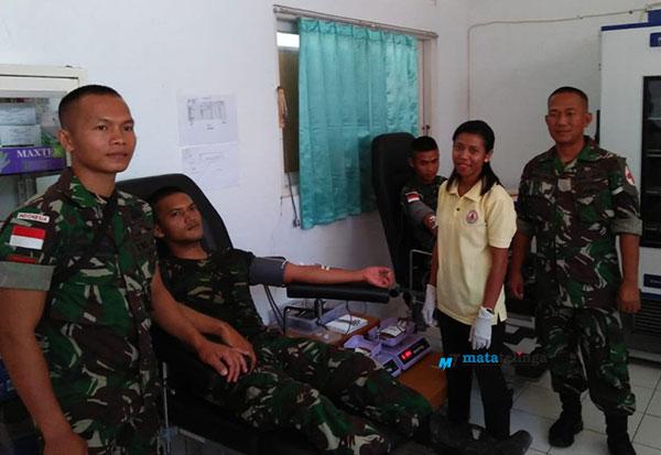 Satgas Pamtas RI-RDTL Yonif 132/BS, Berikan Tranfusi Darah Kepada Masyarakat Perbatasan