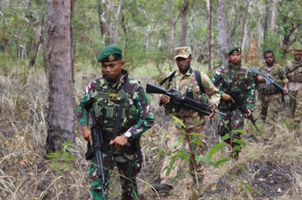 TNI dan Tentara PNG Gelar Patroli Patok Bersama 