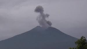 Digoyang 294 Kali Gempa, Gunung Slamet Status Masih Waspada
