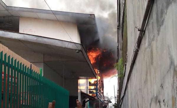 Kebakaran di Pemukiman Padat Penduduk, Satu Rumah Ludes