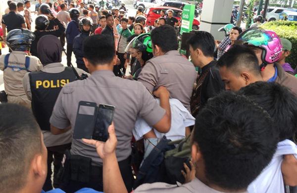 Ratusan Pelajar Konvoi di Medan dan Serang Petugas dengan Batu