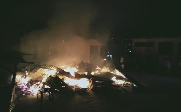 Kantin SMA Negeri 1 Sipangan Bolon Ludes Diamuk Si Jago Merah