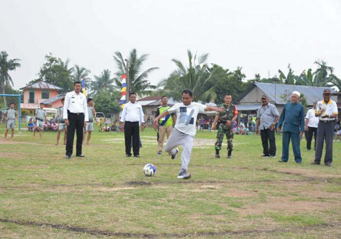 Plh. Bupati Sergai Buka Turnamen Sepak Bola Kampung Keling Cup-II Tahun 2019 