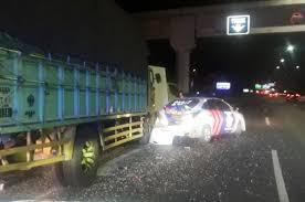 Seorang Polisi Tewas, Usai Truk Seruduk Mobil Patroli