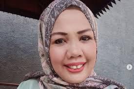 Penampilan Berhijab Elly Sugigi, GegerkanWarga Net