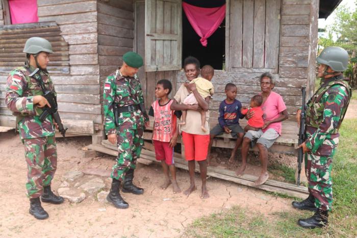 Aksi Heroik Prajurit Satgas Yonif 411/Pdw Kostrad Selamatkan Anak Tenggelam di Sungai