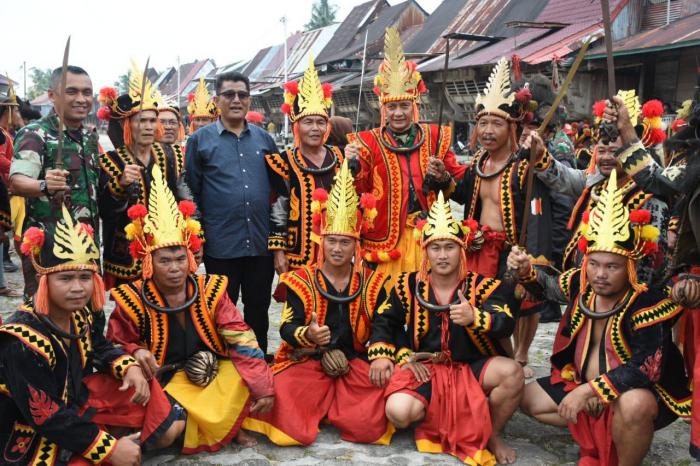 Pangdam I/BB Beserta Rombongan Kunjungi Desa Wisata Bawomataluo
