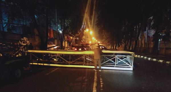 Dalam 2 Hari, Satpol PP  Kota Medan Bongkar 11 Unit Papan Reklame Bermasalah