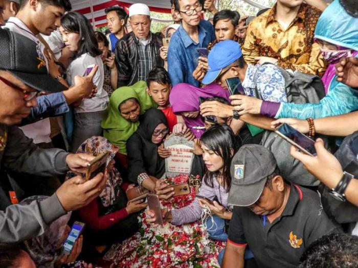 Makam BJ Habibie Ramai Diperbincangkan Warga Net