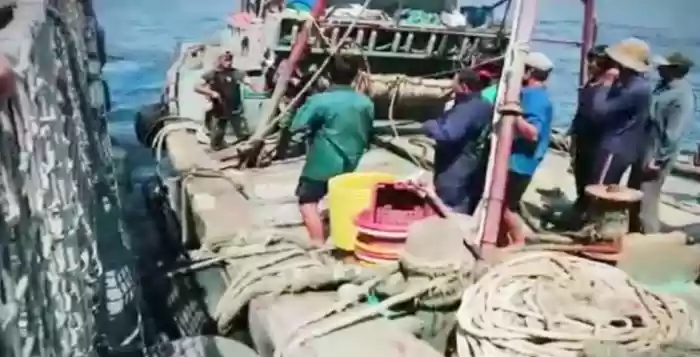 Dua Kapal Ikan Asing Vietnam Ditangkap KRI Usman Harun-359 