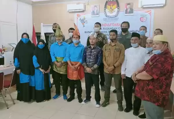 Lewat Jalur Perseorangan,  Suhari-Irwan Daftar ke KPU Labuhanbatu
