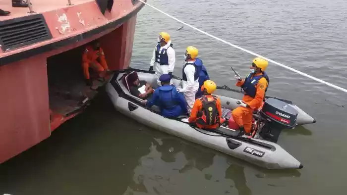 Basarnas Selamatkan ABK Kapal Ikan Yang Tenggelam Perairan Belawan