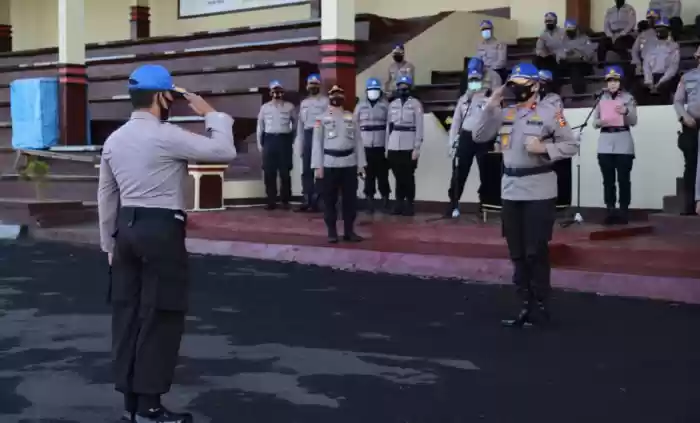Brigjen Pol Mardiaz Pimpin Inspektur Upacara Pembinaan Tradisi