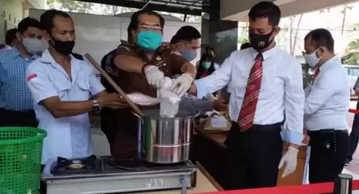 Musnahkan Narkoba Senilai Puluhan Milliaran