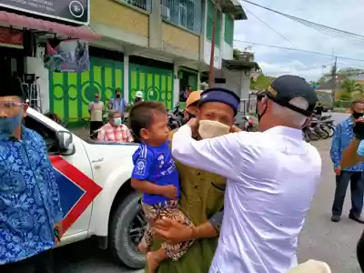 Peduli Covid 19 Bupati Asahan Bagikan Masker