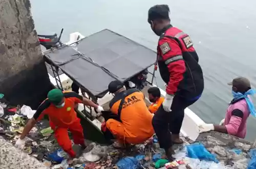 Mayat Laki - Laki Tanpa Identitas Mengapung d Laut Ujong Blang