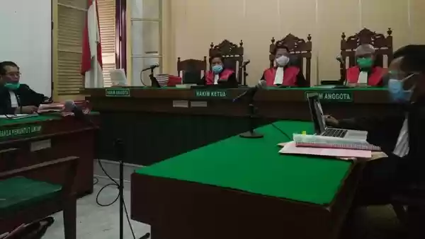 'Lepas' Tersangka Pemilik 327 Kg, 8 Oknum Polres Padangsidimpuan Jalani Sidang Perdana