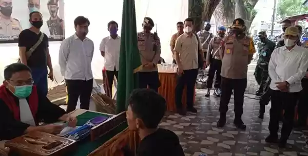 Pantau Sidang Razia Masker, Gubsu Edy Prihatin Warga Tidak Hafal Lagu Kebangsaan