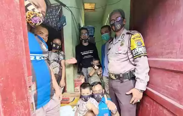 Fandi Sang Bocah Pemulung Bercita-cita Jadi Seorang Polisi