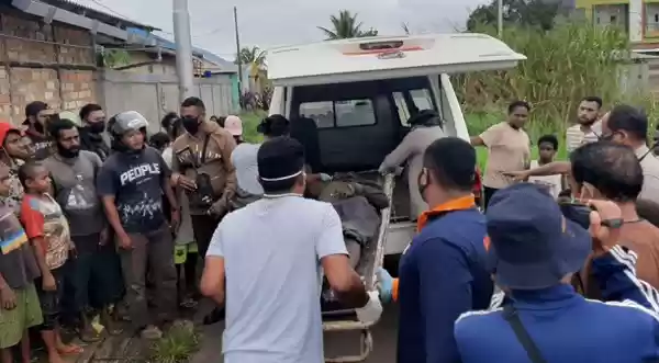 Mayat Tergeletak di Pinggir Jalan, Gegerkan Warga 