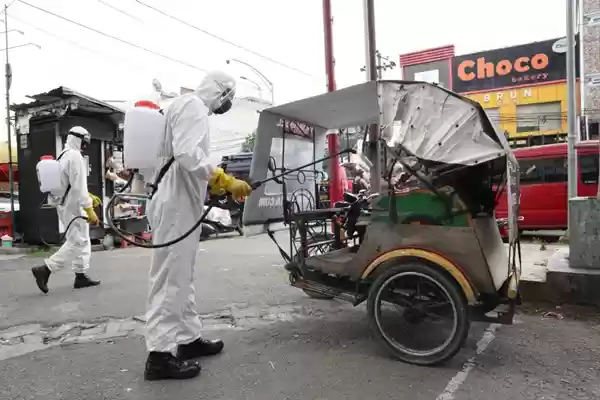 Peduli Covid-19, Satuan Brimob Polda Sumut Gencarkan Pembagian Masker Kepada Masyarakat