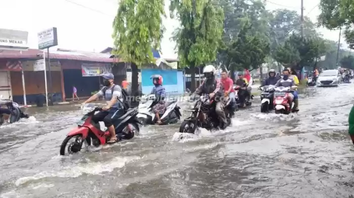 Hujan Lebat dan Angin Kencang, Ribuan Rumah Warga "dikepung Banjir"