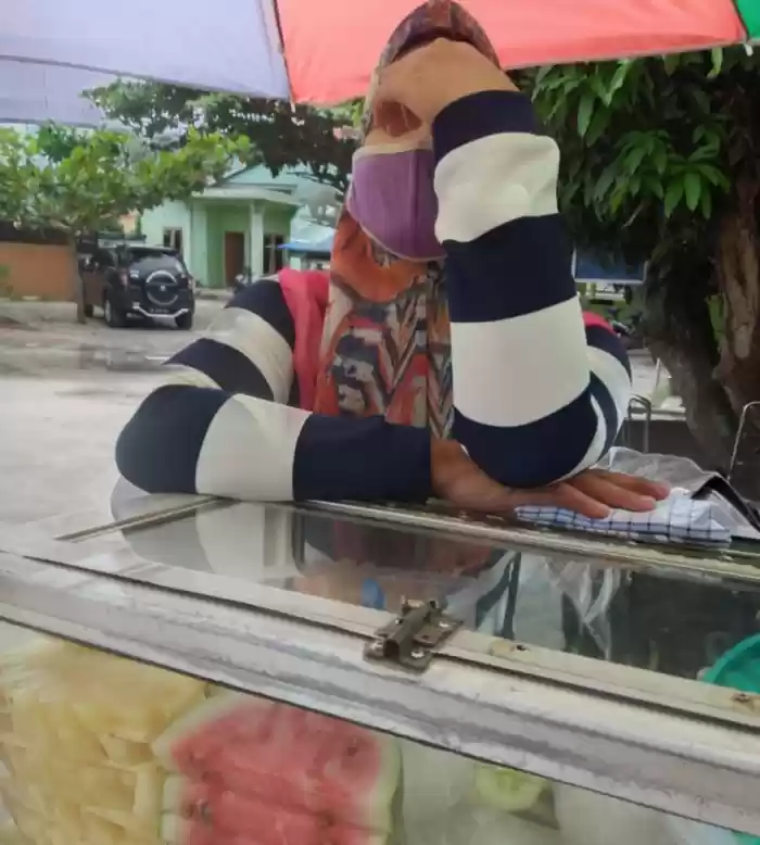 Penjual Rujak: Sungguh Mulia Sekali Komandan Kodim 0208/AS