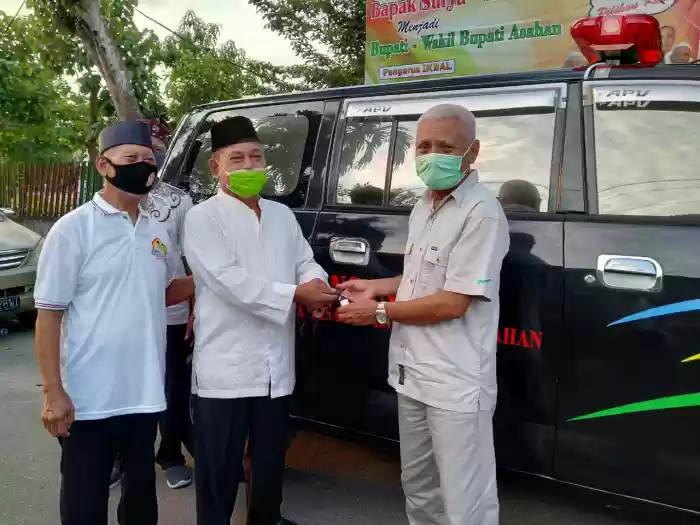 H.Surya Berikan Bantuan Mobil Ambulance Kepada Serikat Kemalangan Keluarga Bangsal