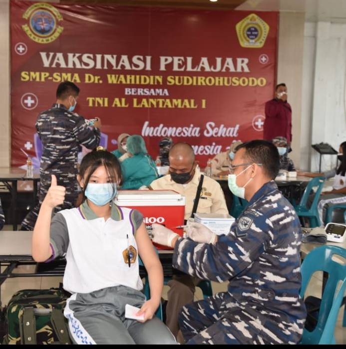 500 Pelajar SMP dan SMA Dr.Wahidin Sudirohusodo Vaksin Pertama