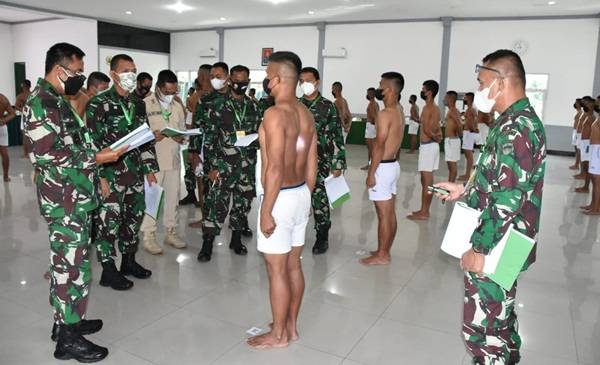 Danrem 023/KS Pimpin Sidang Parade Calon Bintara PK TNI AD