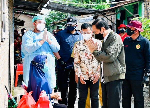 Pangdam I/BB dan Kapoldasu Dampingi Presiden RI Tinjau Vaksinasi Door to Door di Sumut