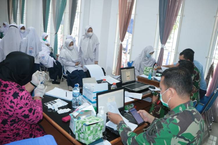 Tim Nakes Lanud SIM Laksanakan Serbuan Vaksinasi Bagi Pelajar Sekabupaten Aceh Besar