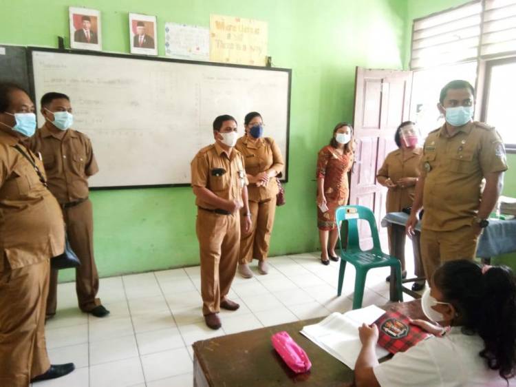 Camat Sibolangit Tinjau Tiga Sekolah Gelar PTM Pertama Kali
