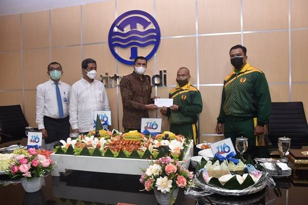 Dirut PDAM Tirtanadi Beri Tali Asih Atlet PON XX Papua 2021