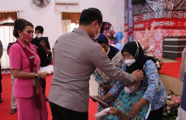 Kapolres Labuhanbatu Santuni Anak Yatim Piatu