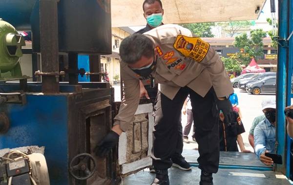 Pasutri di Medan Kompak  Jalankan Bisnis Pembuatan Narkoba