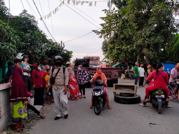 Pro Kontra Penyetopan Truk di Jalan Nippon, 2 Kelompok Massa Memanas