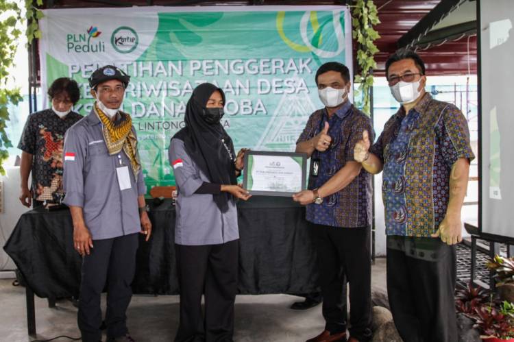 Dukung Pariwisata Toba, PLN dan Kotrip Latih Pokdarwis Lintong Nihuta