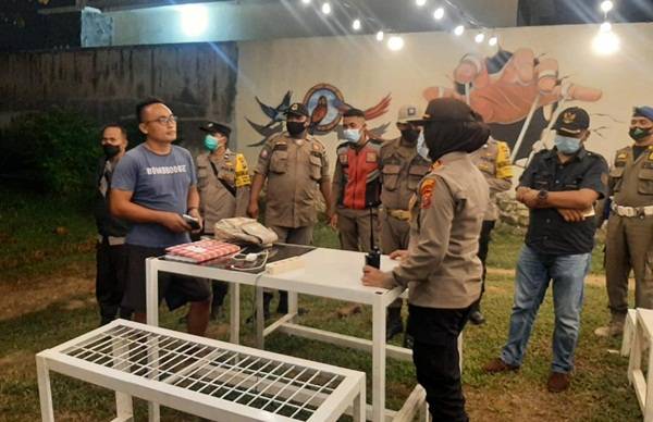 Tiga Pilar Wilkum Polsek Patumbak Gelar Razia PPKM
