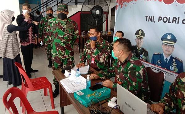 Satgas Covid-19 Lanud SIM Serbuan Vaksinasi di  Mall  Lambaro Aceh Besar