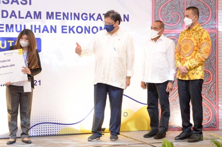 Gubernur dan Wagub Dampingi Menko Perekonomian Salurkan KUR untuk Pemulihan Ekonomi Sumut