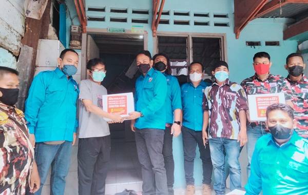DPD KNPI Medan Salurkan Paket Sembako Pada Warga Terdampak Pandemi