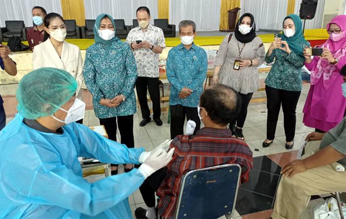 Terapkan Prokes Ketat, Relawan Sky View Gelar Vaksinasi Massal Untuk Warga Disabilitas