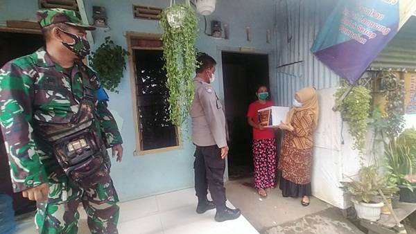 Polsek Medan Baru Salurkan Bansos dari Akpol 95 Kepada Warga Kurang Mampu