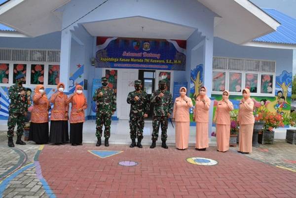 Marsda TNI Kusworo Tinjau Bantuan  Hari Bakti  TNI AU Ke 74 di Aceh