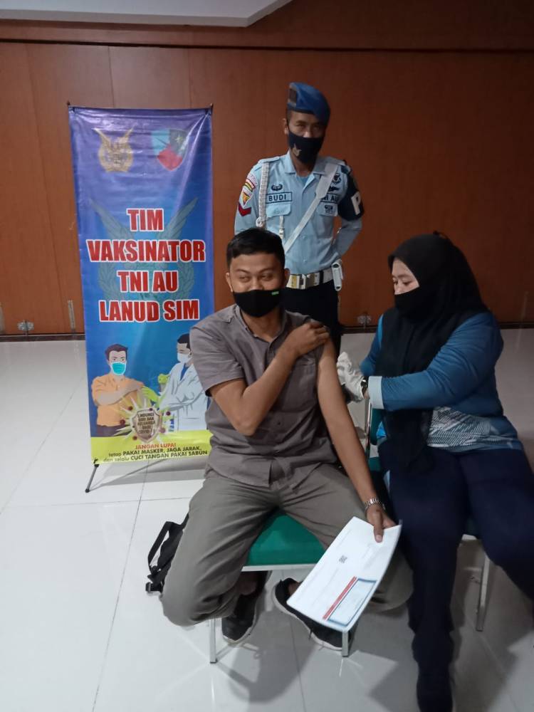 Tim Vaksinator Lanud SIM Gelar Serbuan Vaksinasi di Banda Aceh Convention Hall