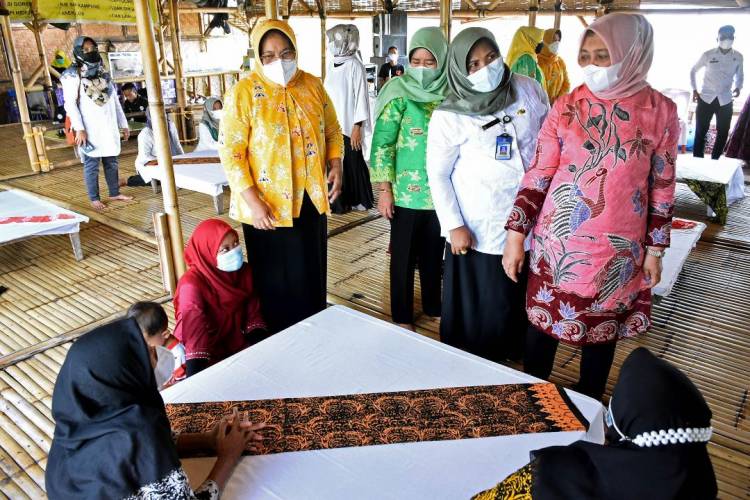 Nawal Ajak Pembatik Desa Pematang Johar Terus Berinovasi